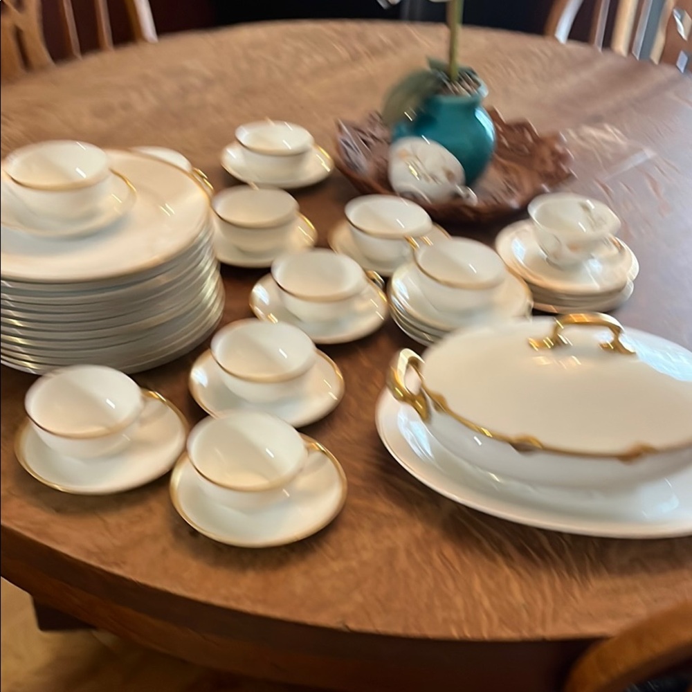 Elegant Gold-Trimmed Dinnerware Set